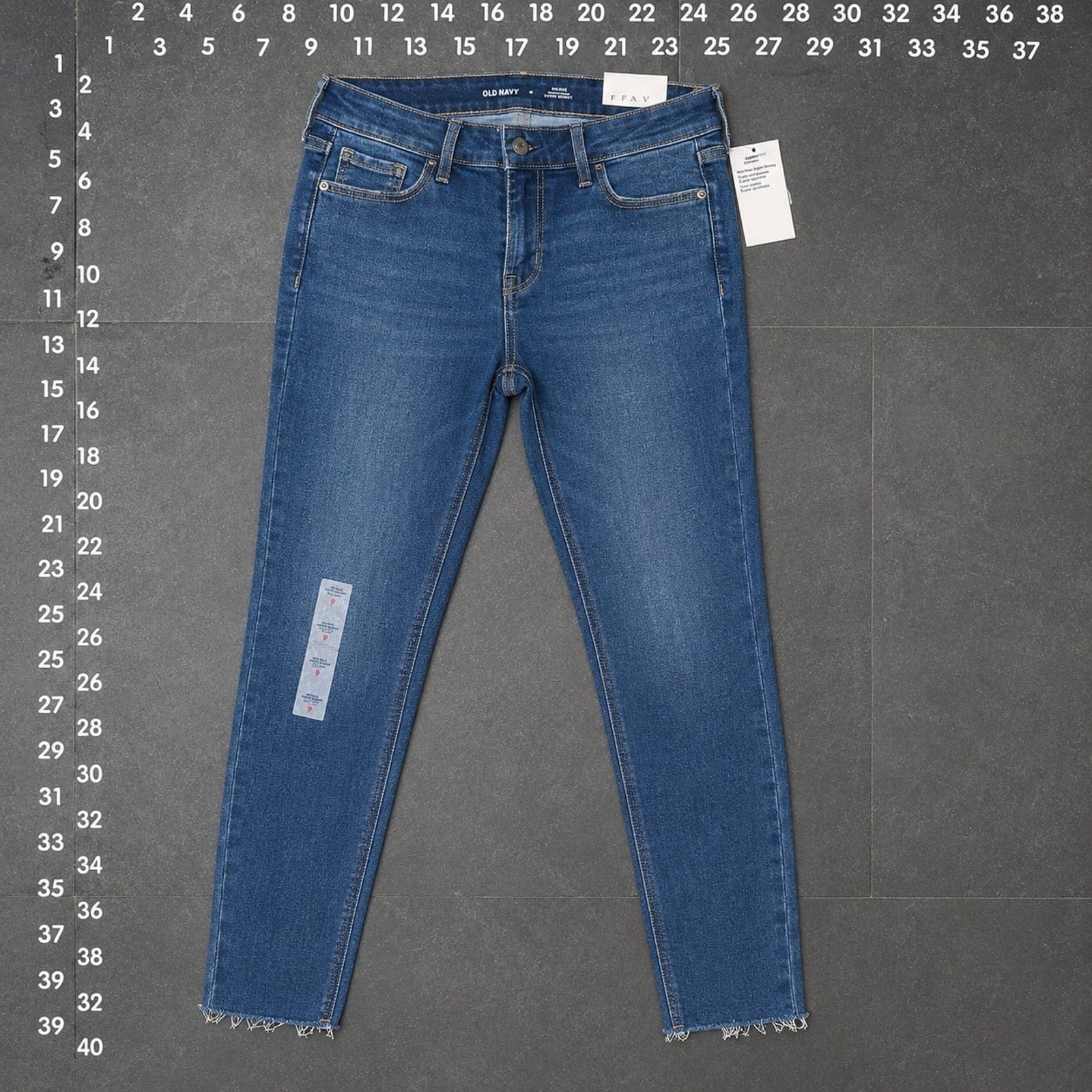 Old Navy Mid-Rise Rockstar Super Skinny Ankle Jeans Size 4