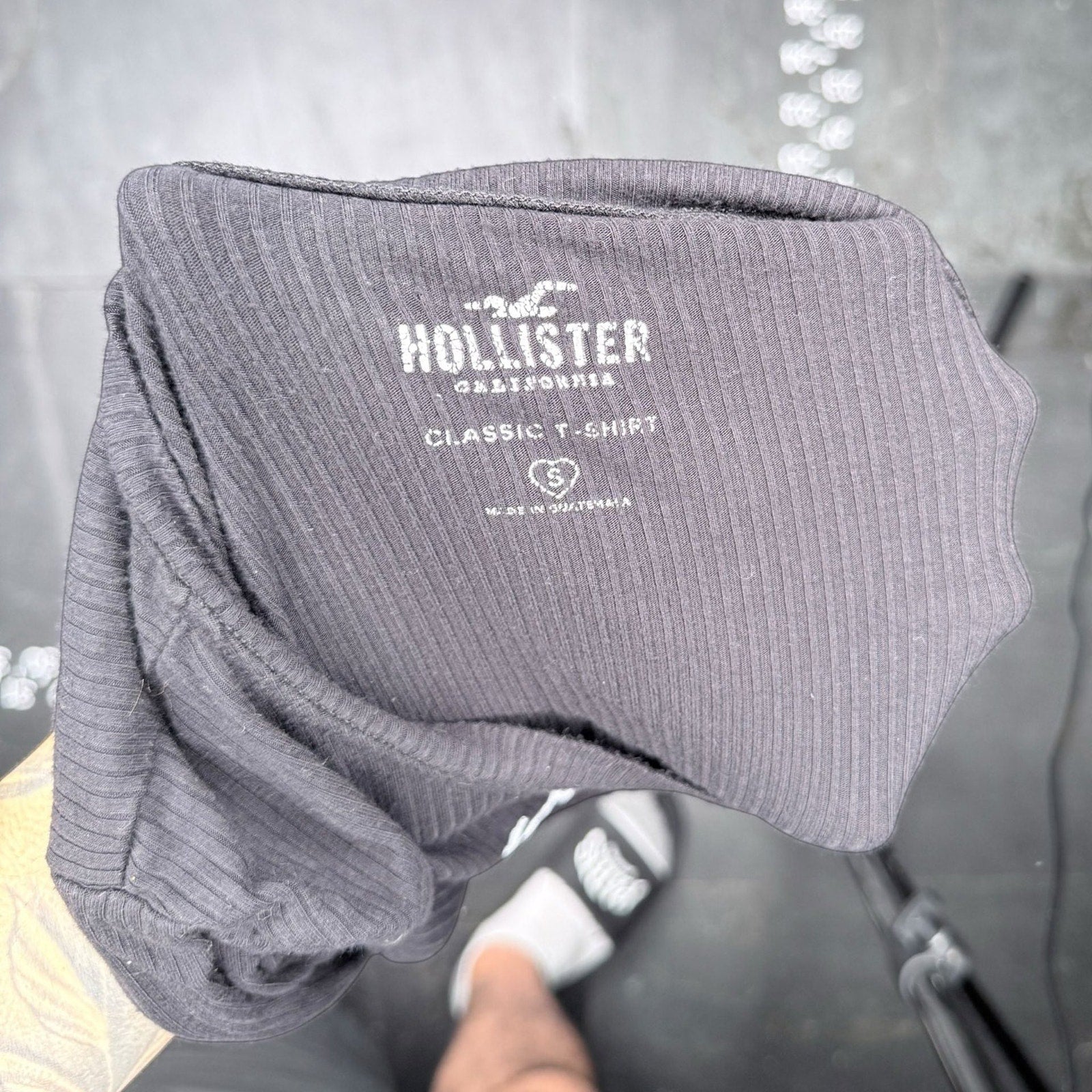 Hollister Gray Ribbed Long Sleeve Graphic Crop Tee Small