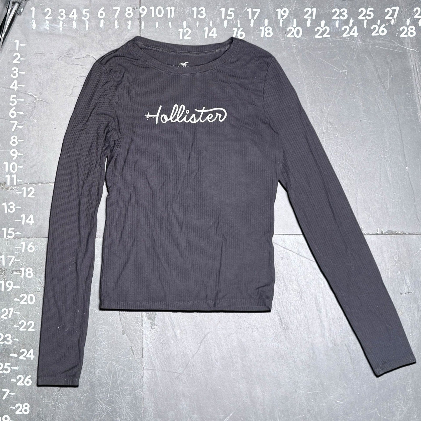 Hollister Gray Ribbed Long Sleeve Graphic Crop Tee Small