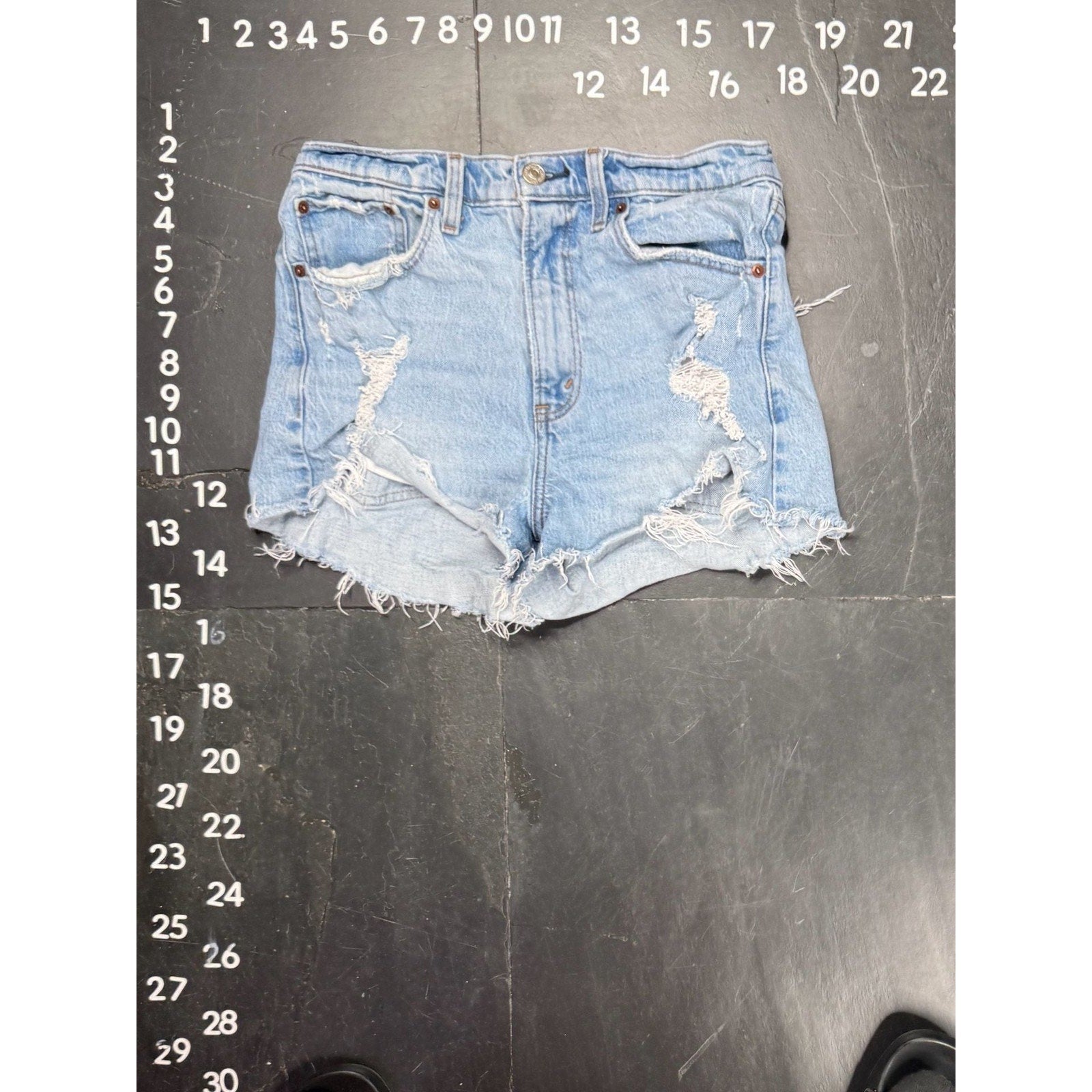 Abercrombie & Fitch High Rise Mom Short Distressed Denim Size 28/6