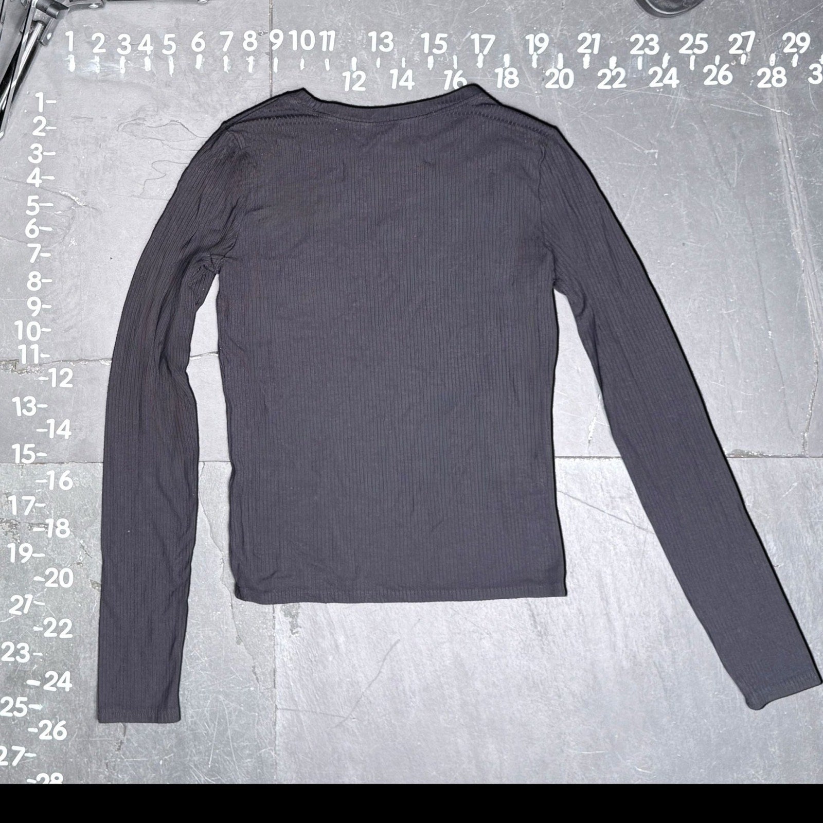 Hollister Gray Ribbed Long Sleeve Graphic Crop Tee Small