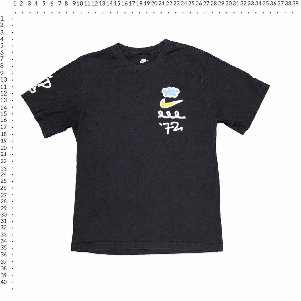 Nike graphic t shirt black size