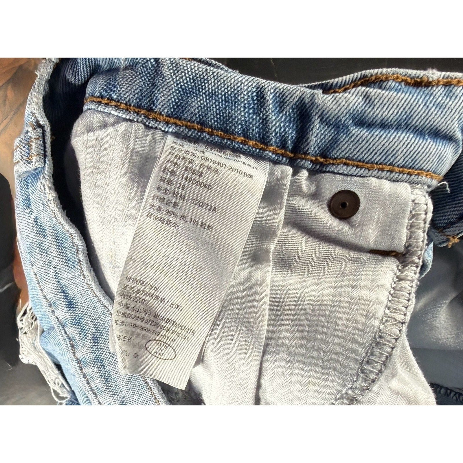 Abercrombie & Fitch High Rise Mom Short Distressed Denim Size 28/6