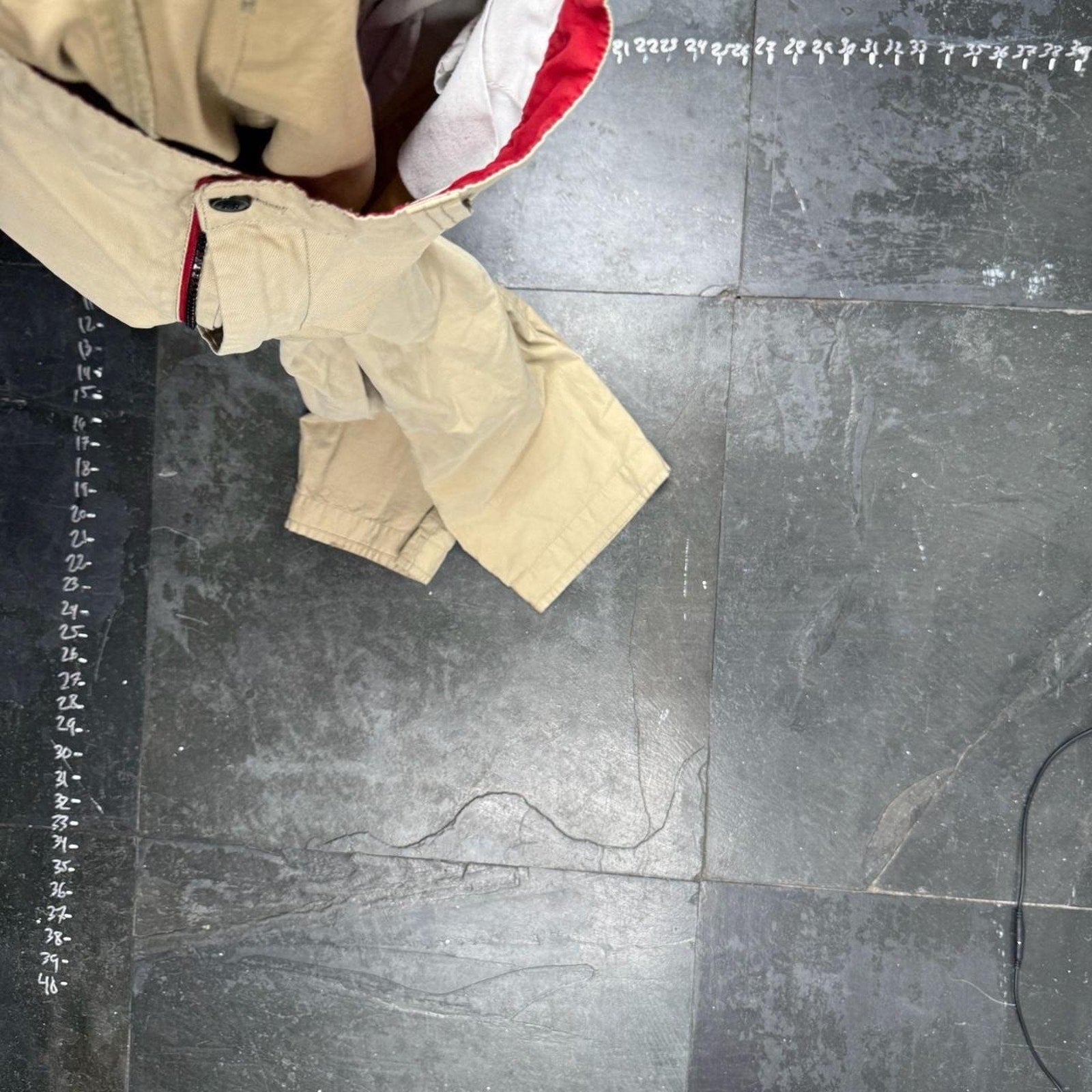 Hilfiger cargo pants 30x32 beige